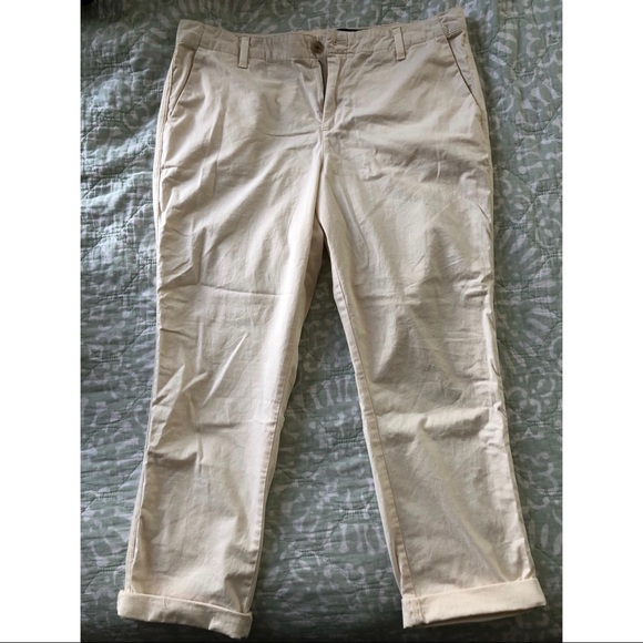 5/$25🚨LAST CHANCE🚨 GAP size 14 Khaki pants - Picture 1 of 5